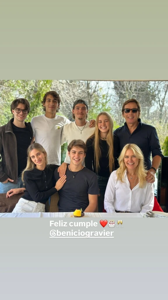 Alejandro Gravier publicó una foto familiar. Fotos: IG.