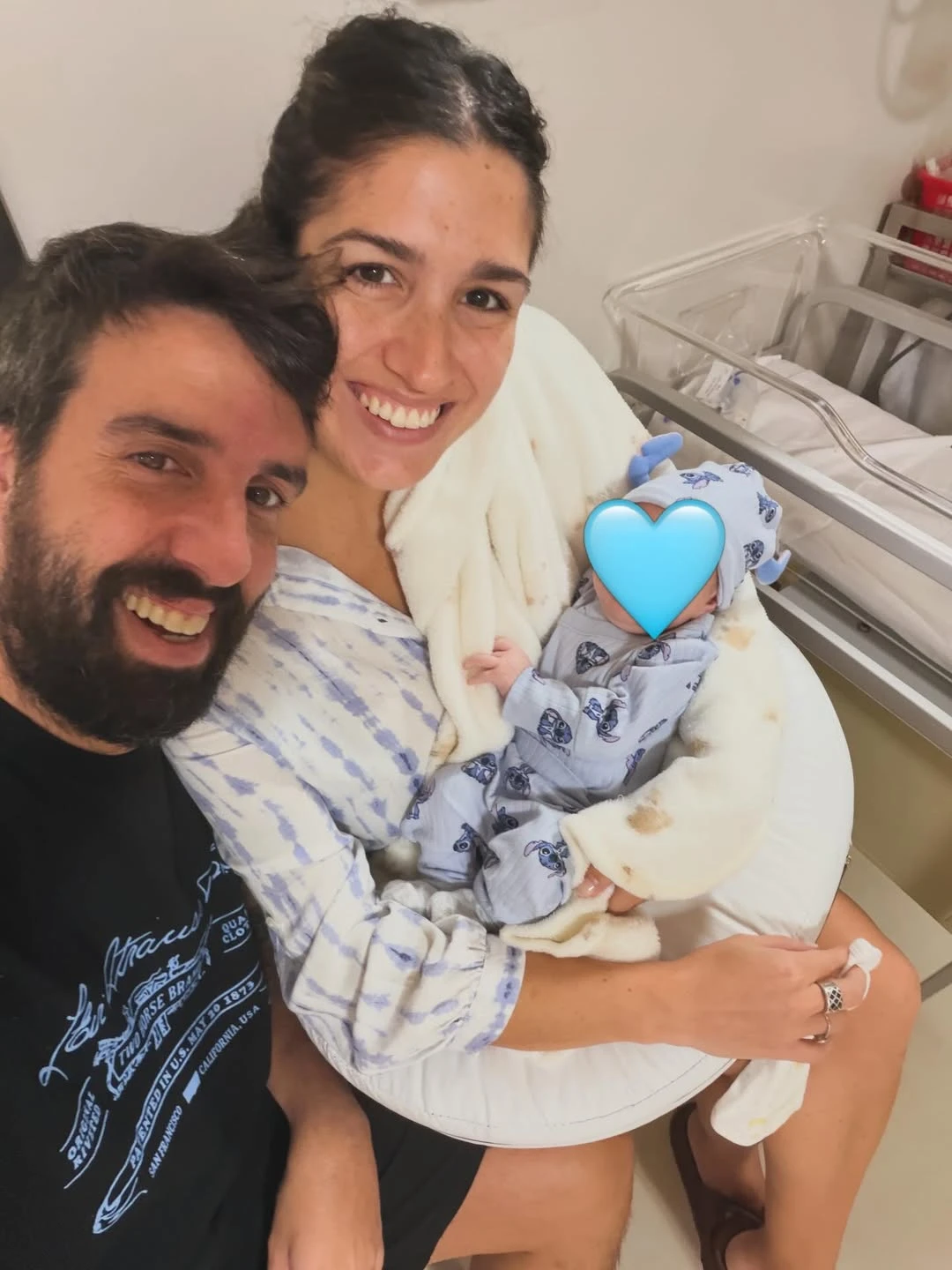 El periodista Flavio Azzaro fue papá y reveló el susto que vivieron antes del alta de su bebé