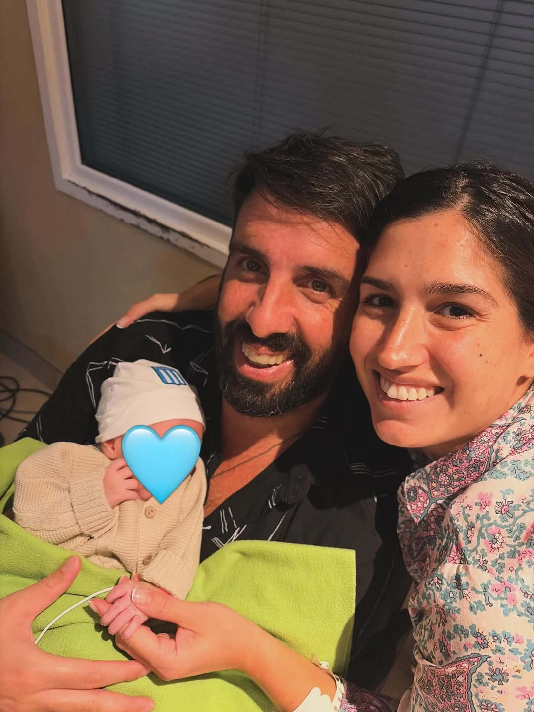 El periodista Flavio Azzaro fue papá y reveló el susto que vivieron antes del alta de su bebé