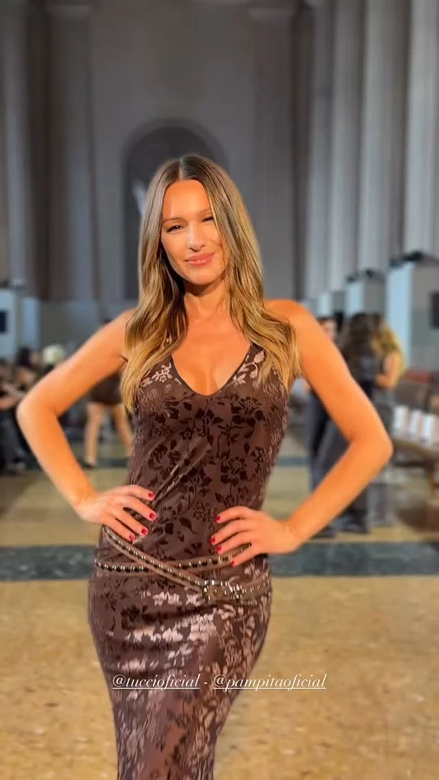 Vestidos de fiesta: Pampita y el uso estratégico de accesorios que te cambian el look