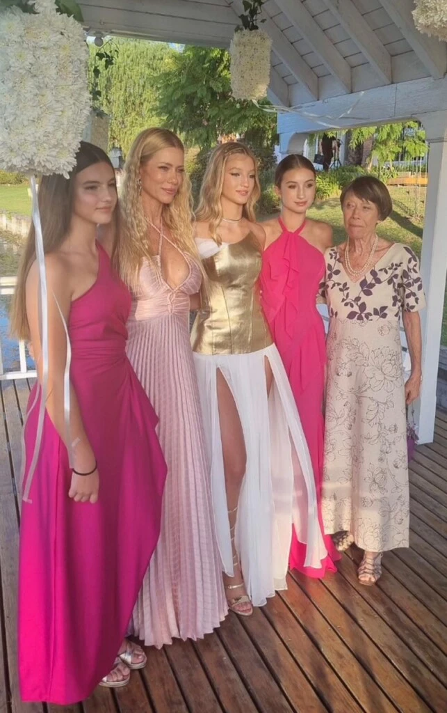 Los sofisticados looks que las hermanas y mamá de Allegra eligieron para su tan esperada fiesta de 15.