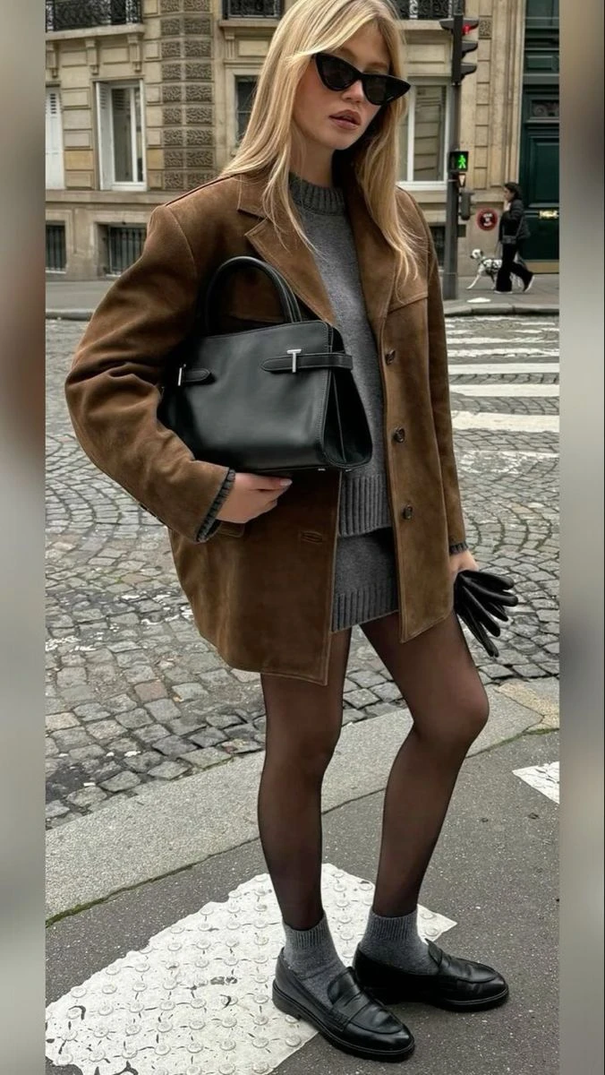 Mocasines con medias: la tendencia que vuelve.