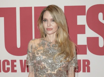 Angelina Jolie y el naked dress joya que deslumbró en París