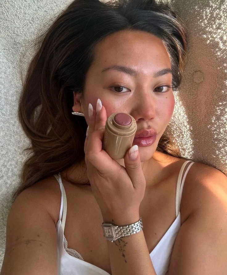 Uno de los errores más comunes es colocar el bronzer en la parte baja del rostro. Foto: Pinterest