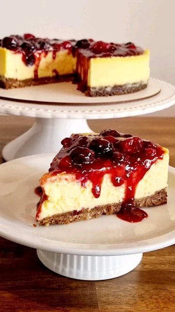 Cheesecake de mango y frutos rojos. Foto: Pinterest