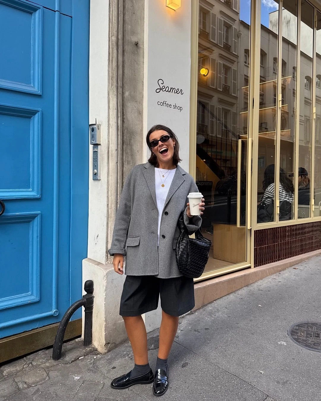 Mocasines con medias: la tendencia que vuelve.