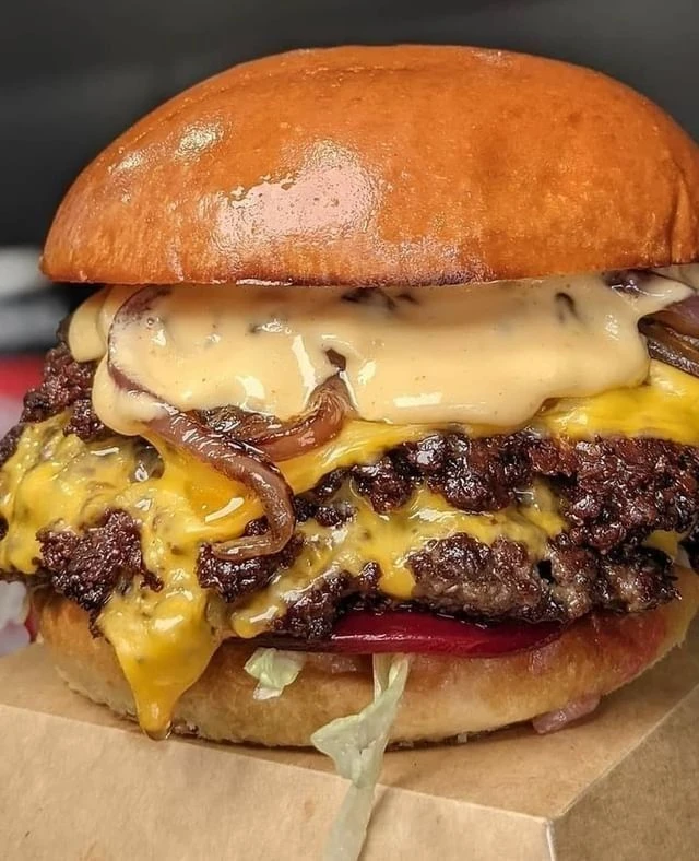 Hamburguesas smash: la receta para que queden doradas y jugosas