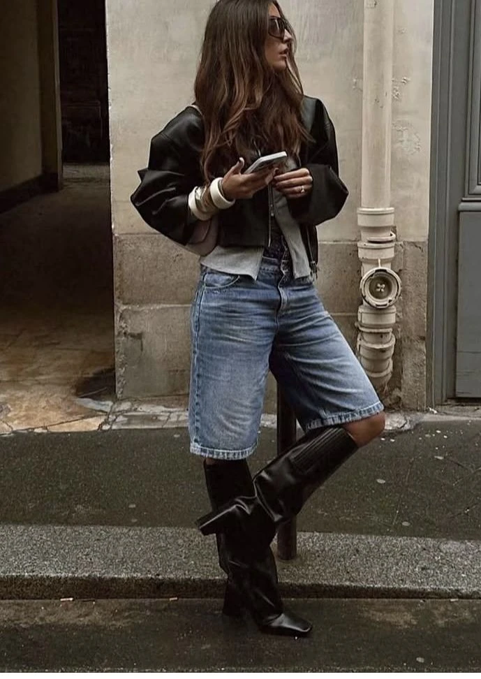 Las botas altas son clave para el otoño.