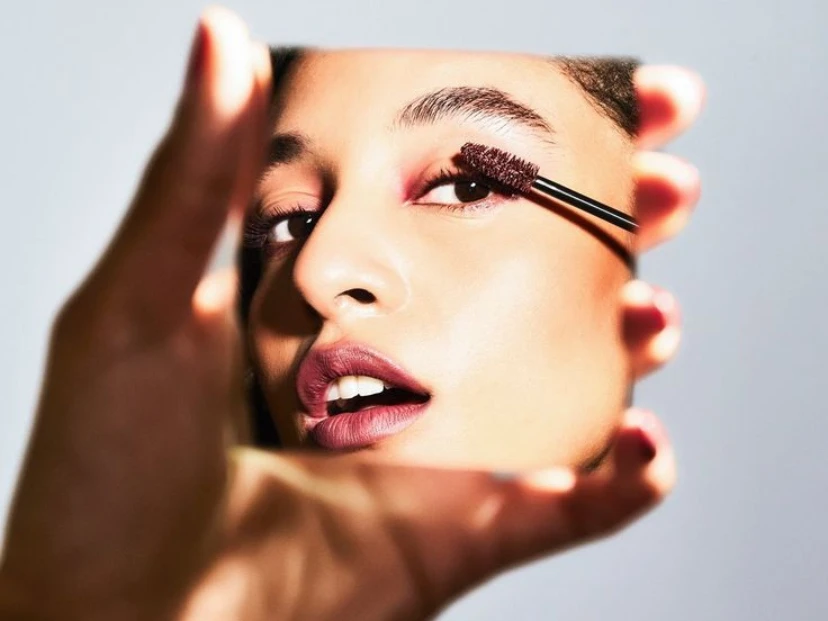 maquillandose