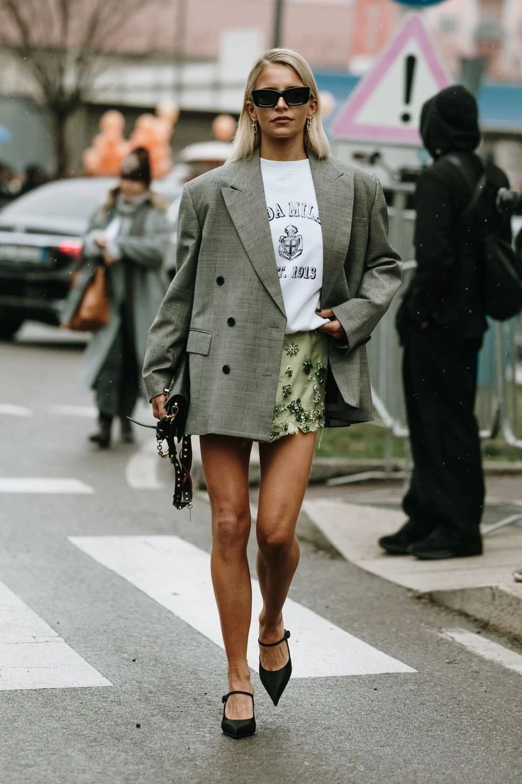 blazer vestido a cuadros gana ritmo con zapatos sin taco puntiagudos 