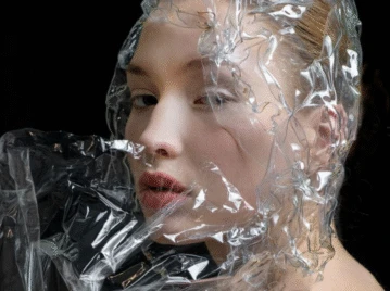 ¿"Plástico que asfixia tu pelo"?: una experta explica qué hacen realmente las siliconas