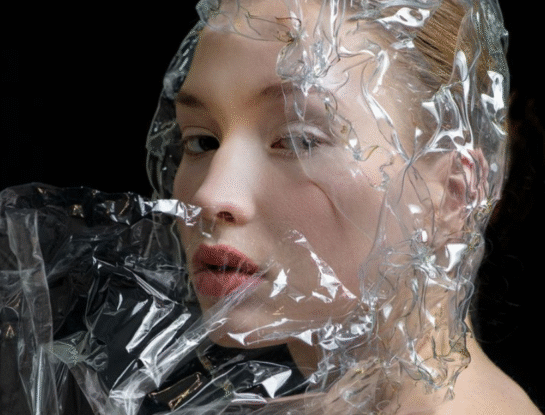 ¿"Plástico que asfixia tu pelo"?: una experta explica qué hacen realmente las siliconas