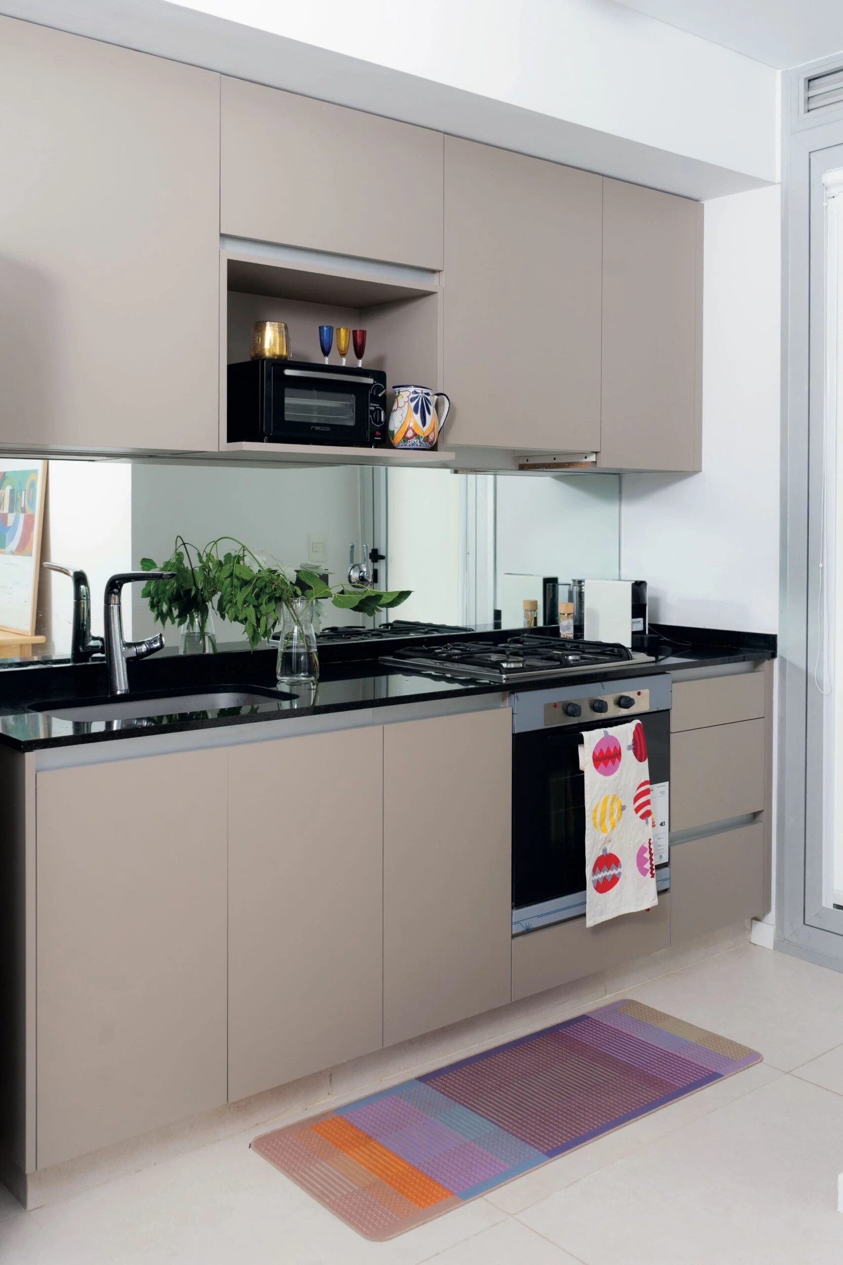 La cocina, práctica y ordenada y con estilo.