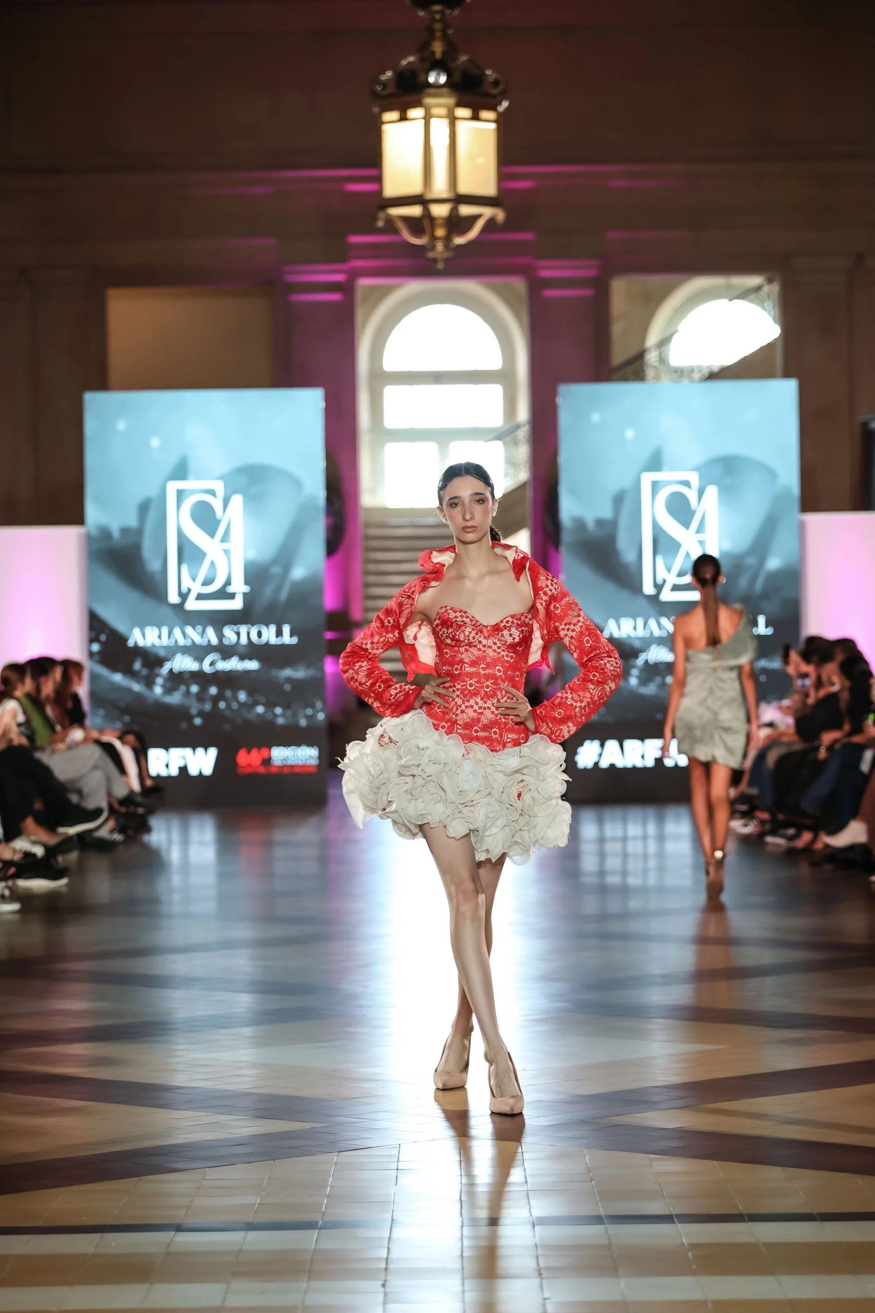 
Desfile de Ariana Stoll.