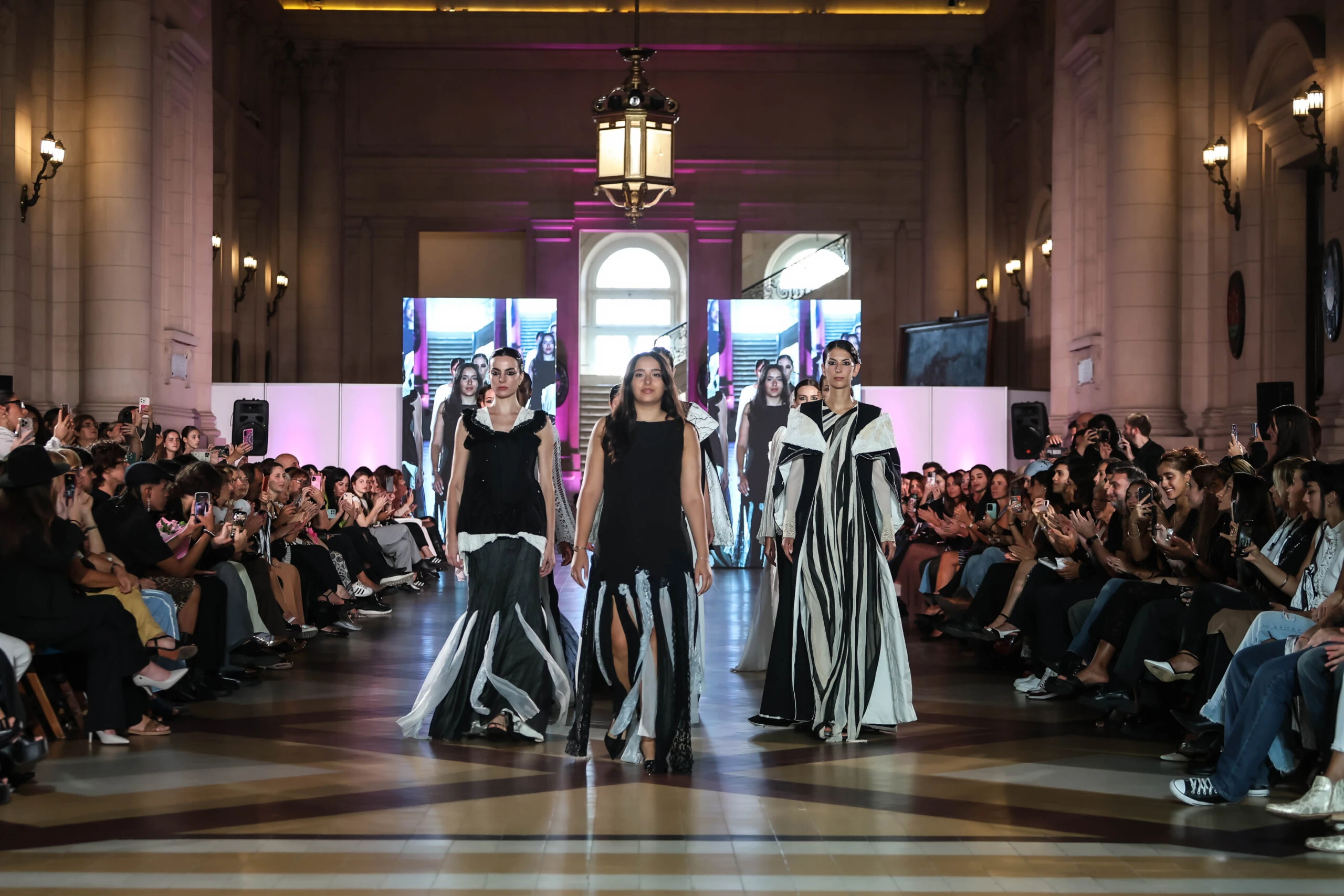 Julia Cassieri en pasarela. 