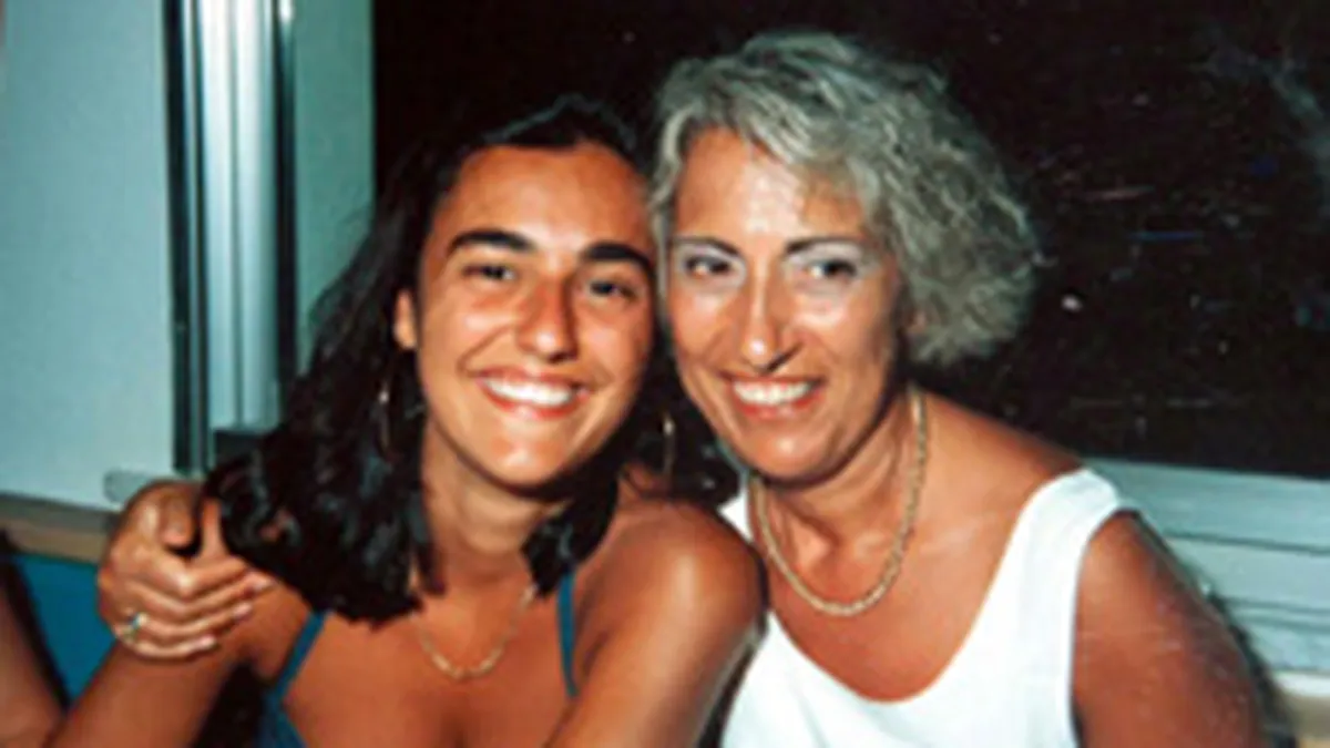 Eluana Englaro junto a su madre.