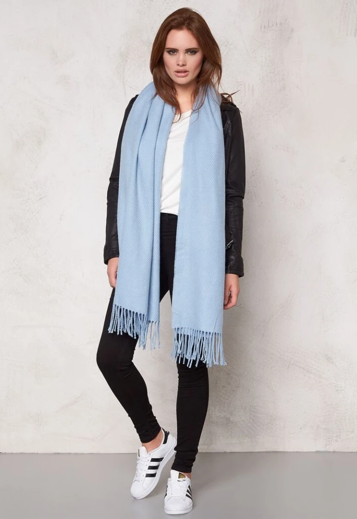 Sumá una bufanda liviana a tu look