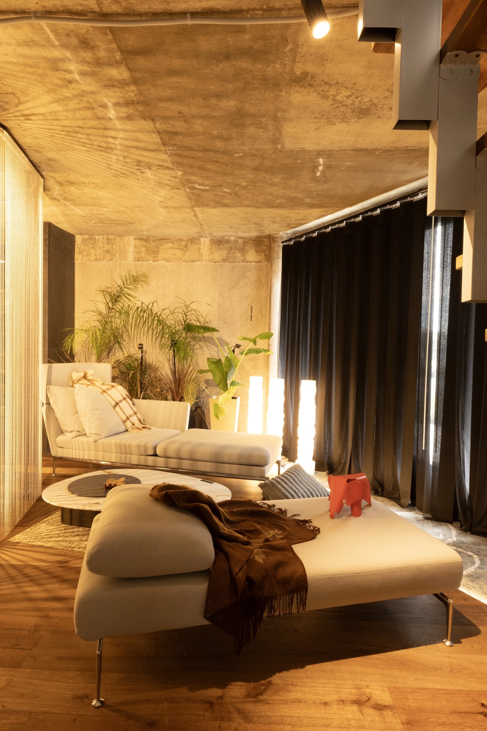 comienza a imponerse una corriente opuesta: espacios más esenciales y una estética basada en decisiones más conscientes