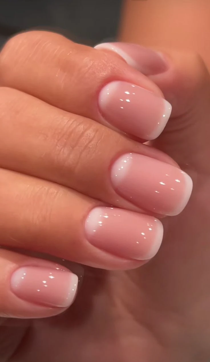 Guía definitiva de uñas: cuidados básicos y cuál es la tendencia minimalista que domina la temporada