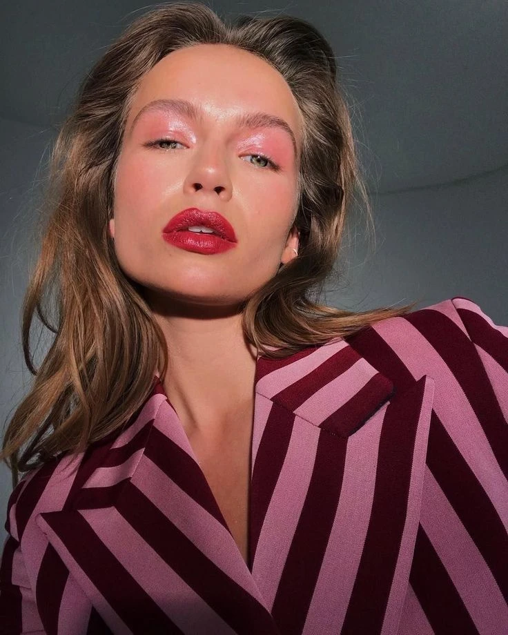 Adiós al clean look: la tendencia que empezó a perder fuerza por su perfección extrema