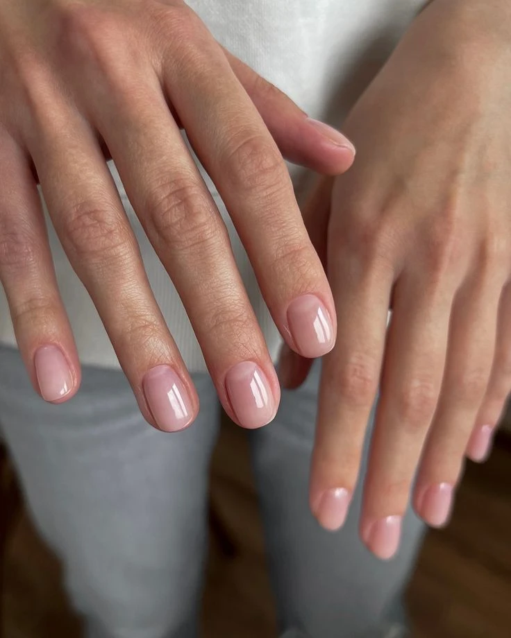 Uñas de jabón: el estilo minimalista que aman las famosas y arrasa en redes