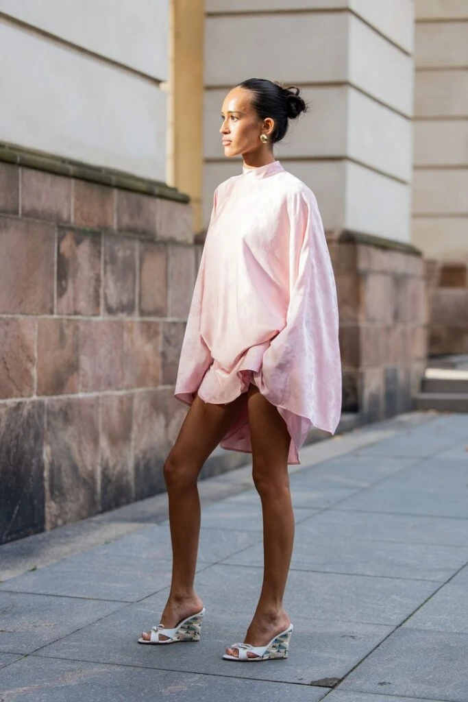 Es un calzado cómodo y moderno.