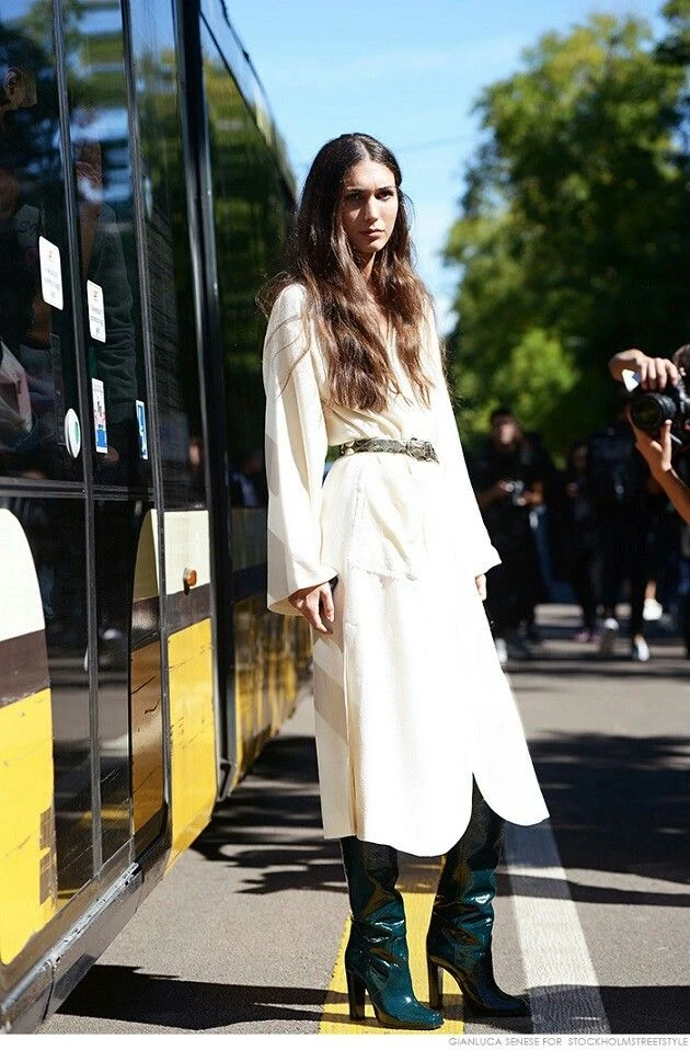 Looks de entretiempo: claves para combinar básicos con estilo