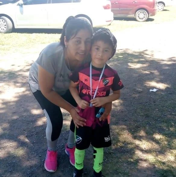 Ian con su mamá cuando era chico