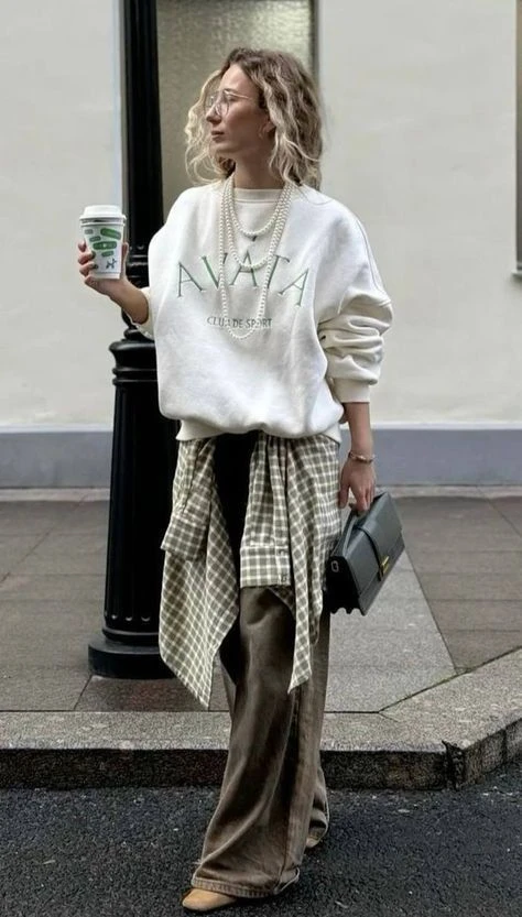 Llevala en los mismos tonos de tu look.