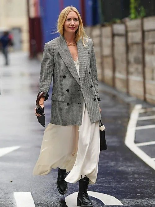 Looks de entretiempo: claves para combinar básicos con estilo