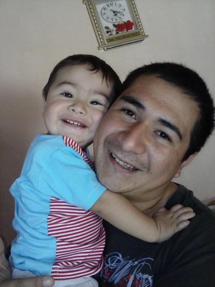 Ian, de bebé, con su papá