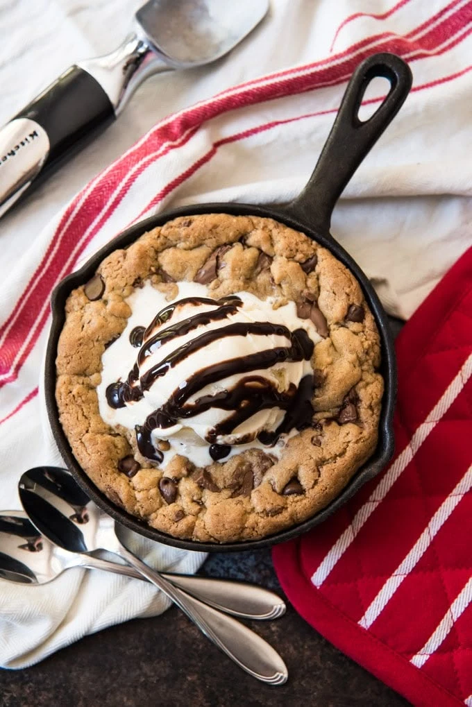 Cookie gigante: receta fácil con corazón fundido irresistible