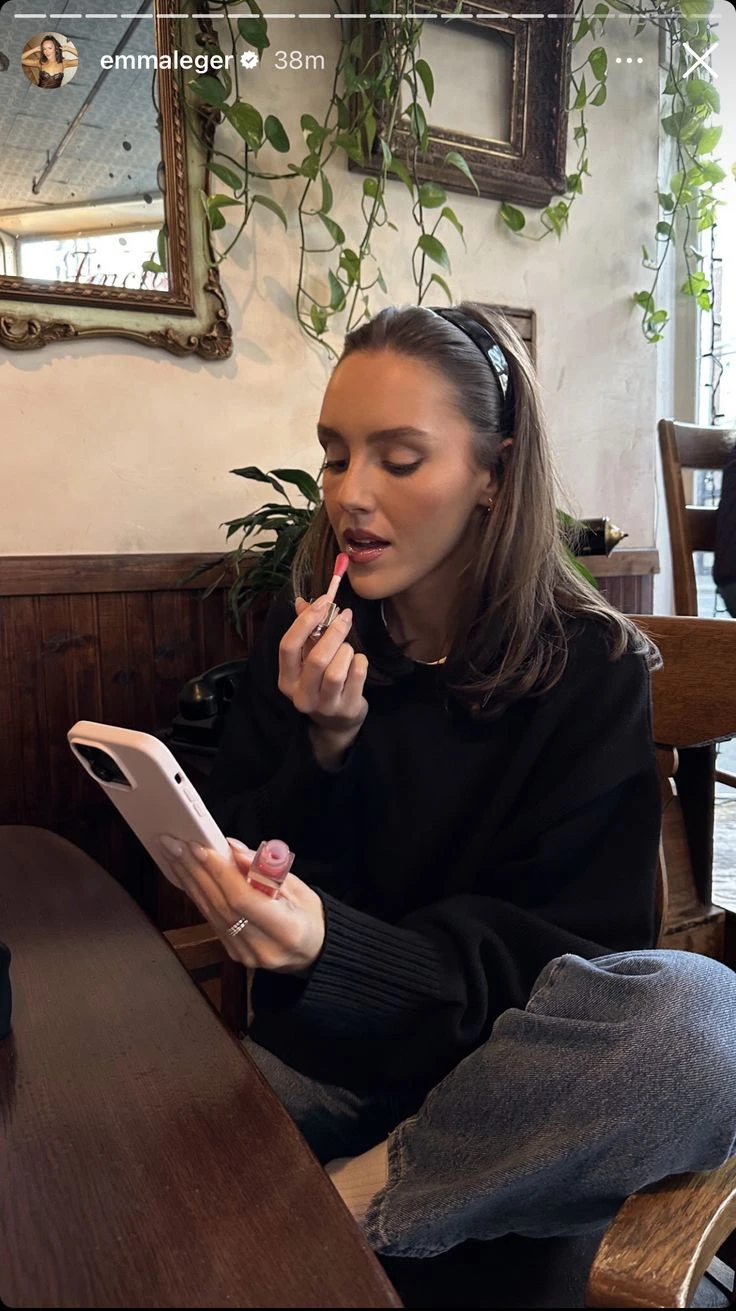 el collar de cuentas a la vincha de carey, cómo llevar los accesorios del otoño invierno 2026