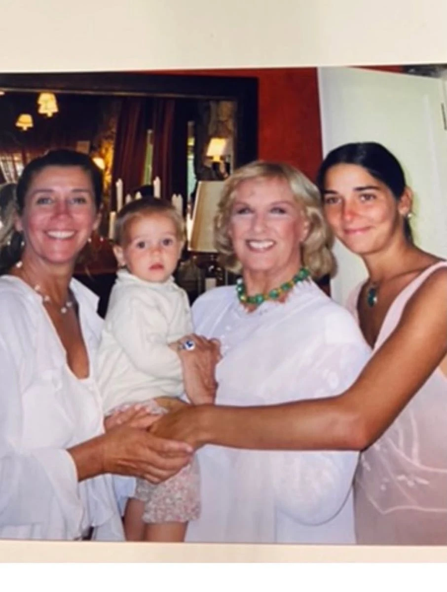 Cuatro generaciones, Mirtha Legrand, Marcela Tinayre, Juana Viale y Ámbar. 