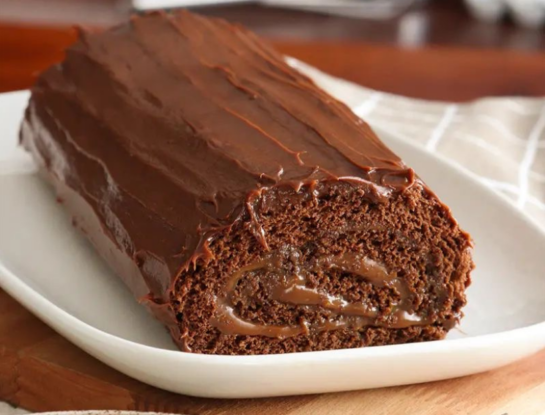 Arrollado de cacao y coco: un postre súper práctico para resolver la merienda