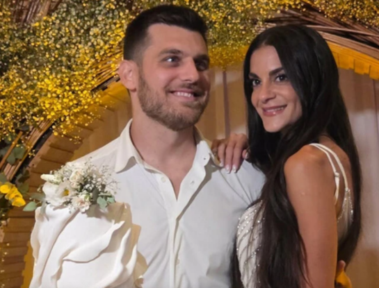 Así se hizo la torta de bodas de Emily Lucius, con deco y rellenos que son tendencia