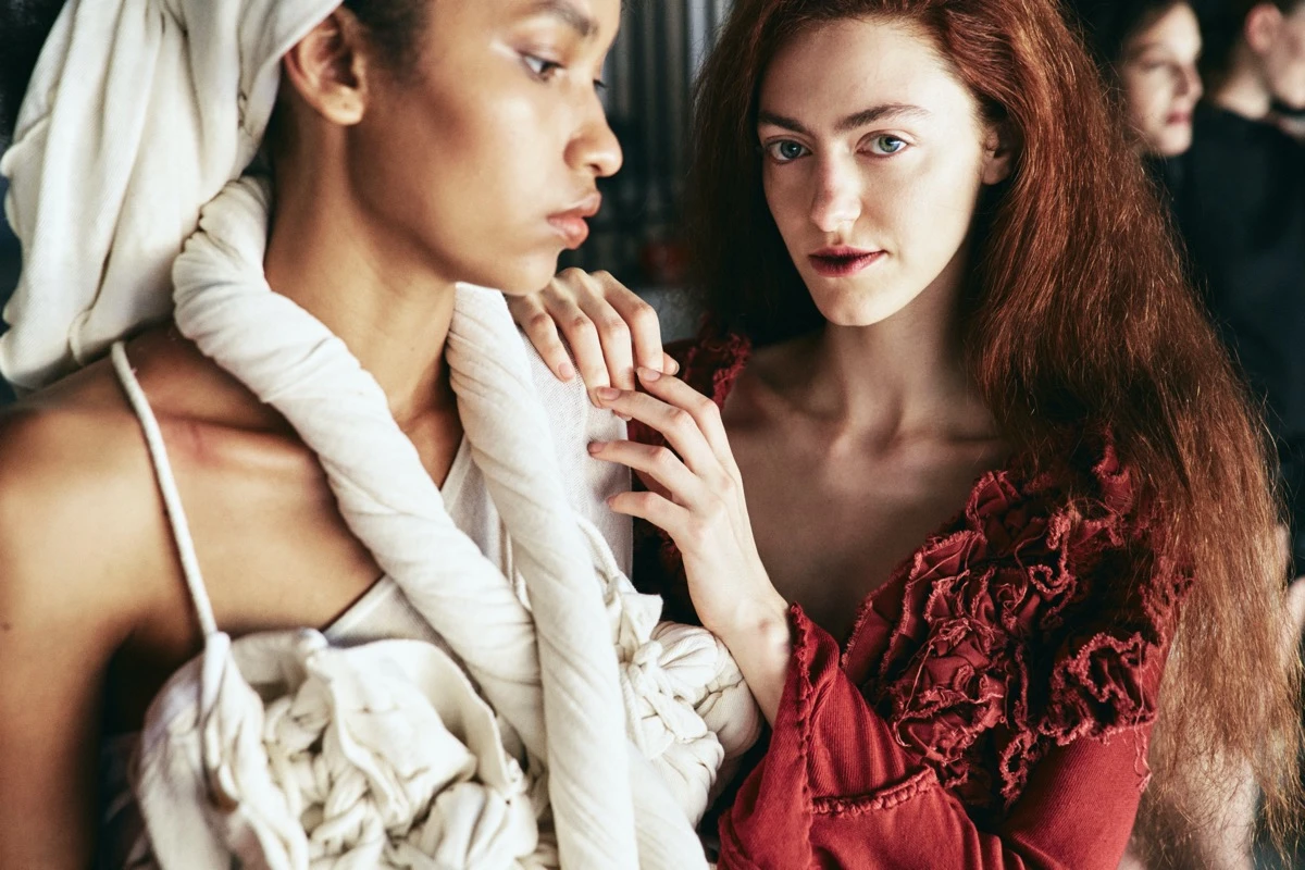 BAFWEEK otoño invierno 2026: Velasco celebró sus 15 años con una performance que rinde culto a la herencia guaraní