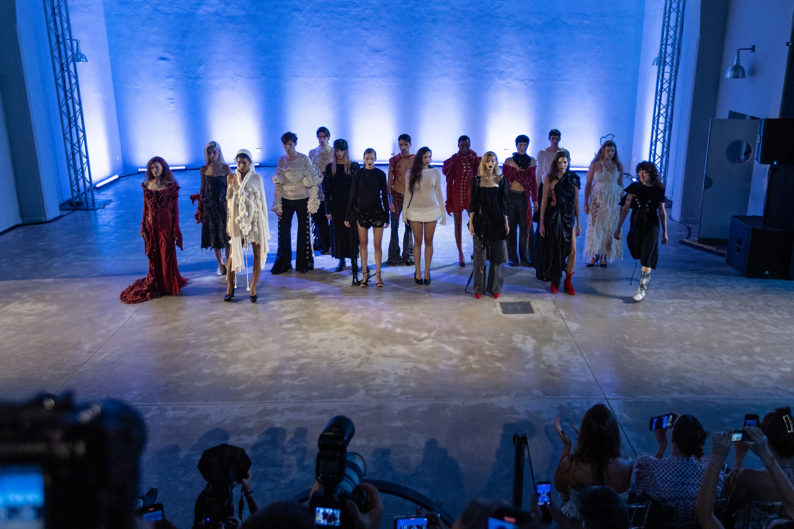 BAFWEEK otoño invierno 2026: Velasco celebró sus 15 años con una performance que rinde culto a la herencia guaraní