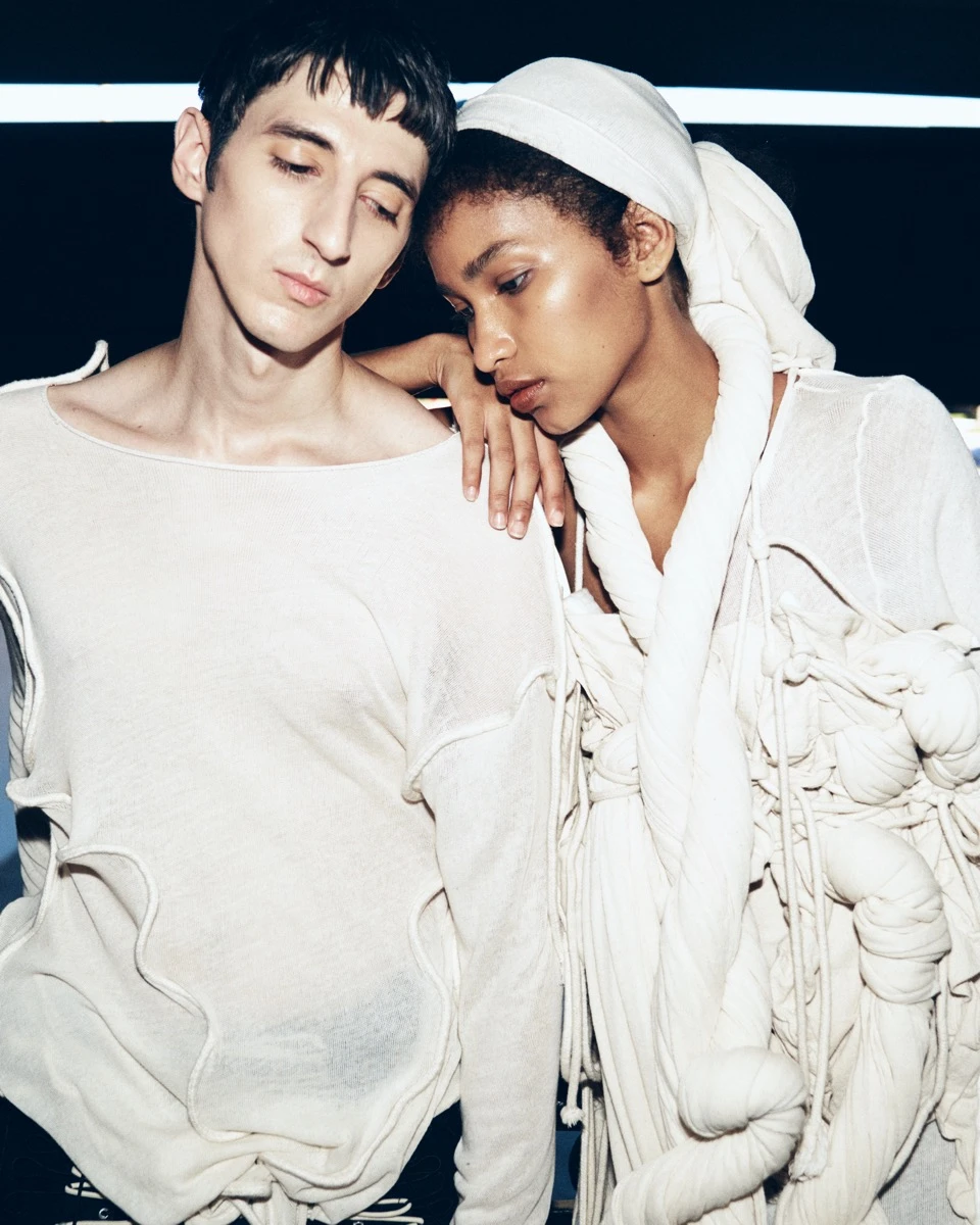 BAFWEEK otoño invierno 2026: Velasco celebró sus 15 años con una performance que rinde culto a la herencia guaraní