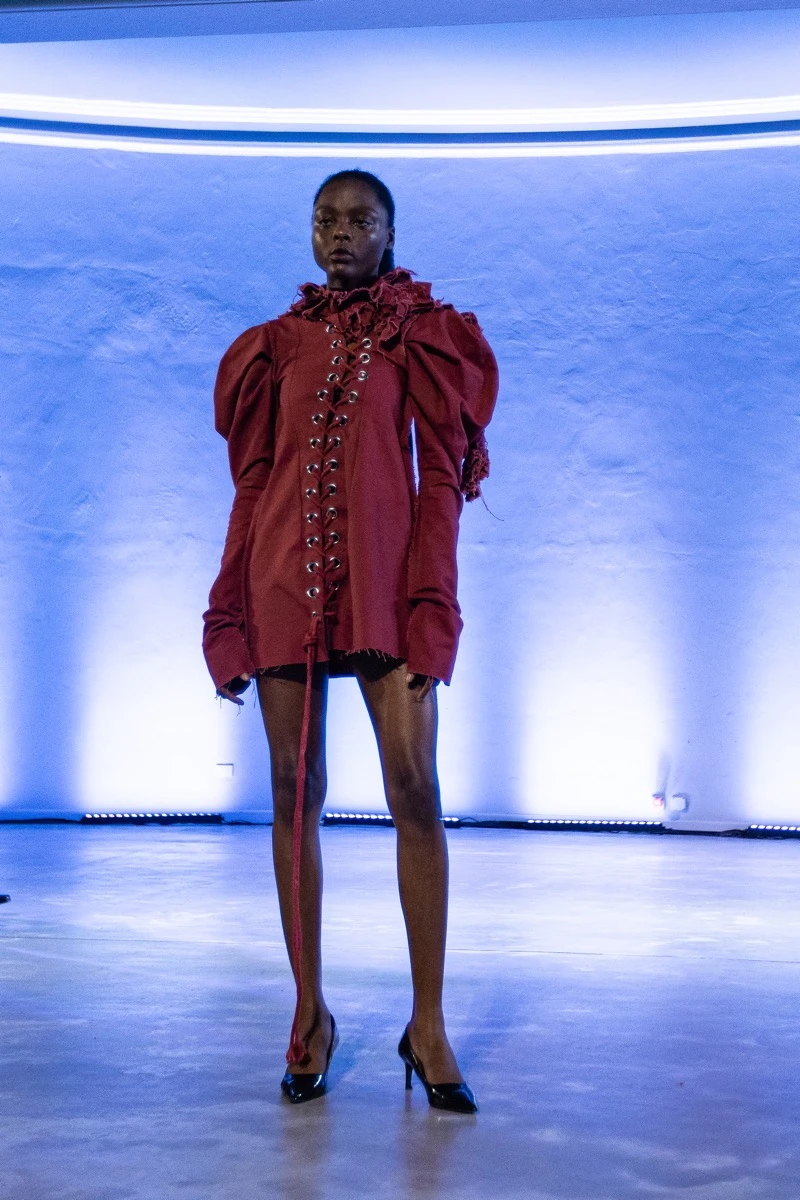 BAFWEEK otoño invierno 2026: Velasco celebró sus 15 años con una performance que rinde culto a la herencia guaraní