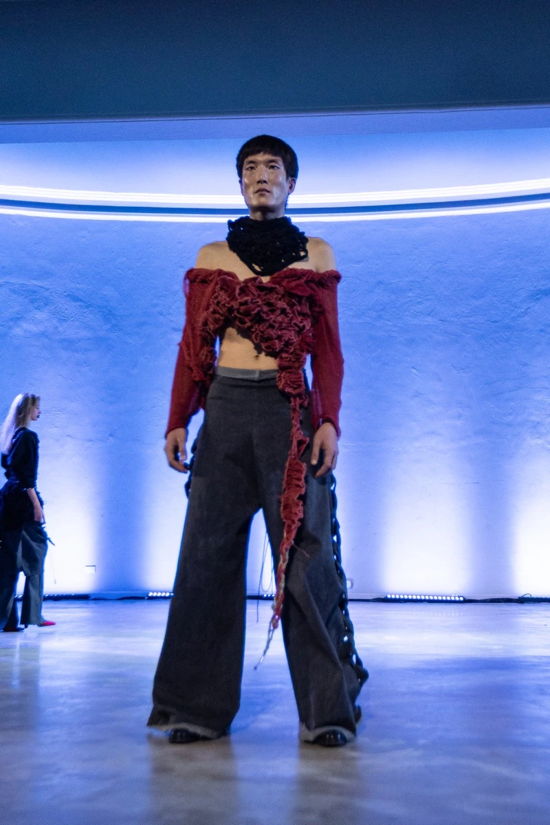 BAFWEEK otoño invierno 2026: Velasco celebró sus 15 años con una performance que rinde culto a la herencia guaraní