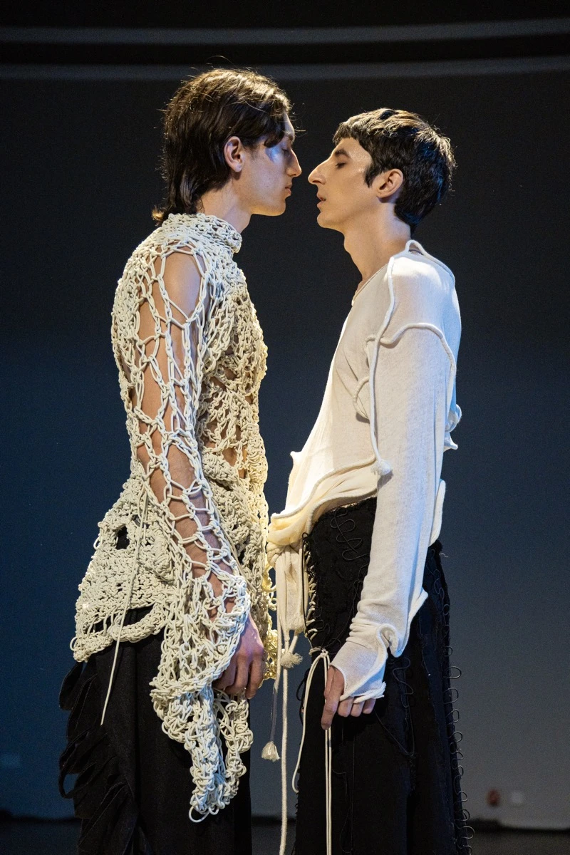 BAFWEEK otoño invierno 2026: Velasco celebró sus 15 años con una performance que rinde culto a la herencia guaraní