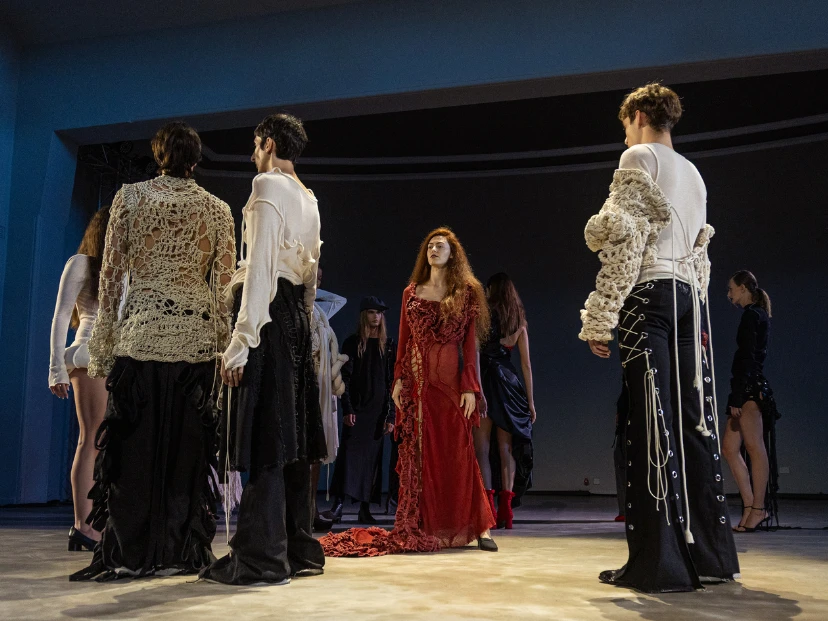 BAFWEEK otoño invierno 2026: Velasco celebró sus 15 años con una performance que rinde culto a la herencia guaraní