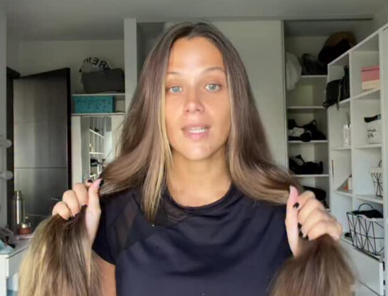 Mechas rubias y capas: el cambio de look de Barbie Vélez que anticipa la tendencia del otoño 2026