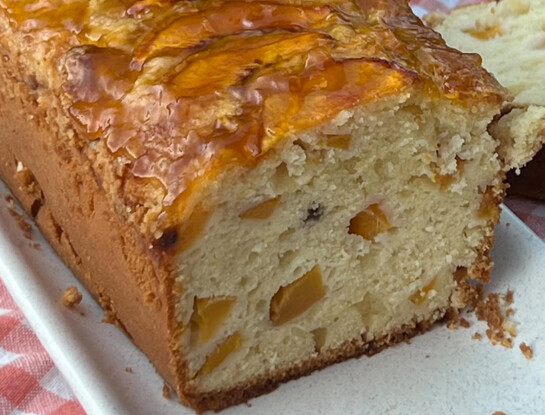 Budín húmedo de duraznos: la receta fácil y rendidora de Jimena Monteverde para la merienda