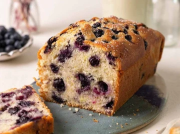 Budín de polenta y arándanos: una receta fácil y húmeda