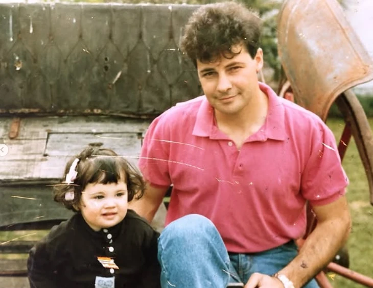 Flor junto a su papá, Ruben Torrente.