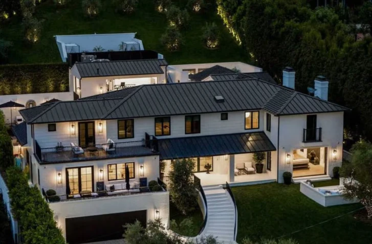 Así es la masión de Rihanna en Beverly Hills