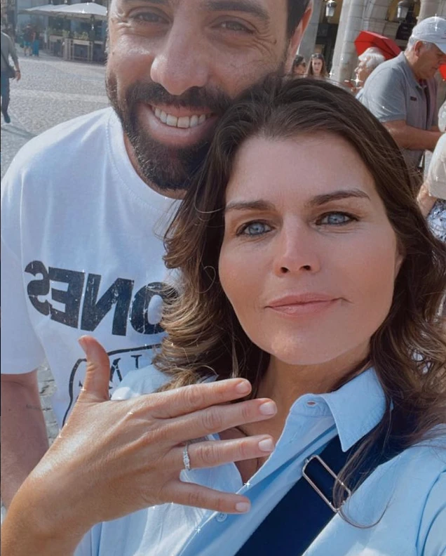 Angie Blabiani con su pareja. Afirman que estaría nuevamente embarazada.