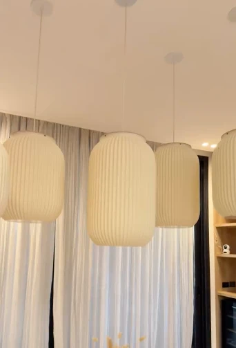 Las lámparas son realizadas con impresión 3D. Fotos: IG. 